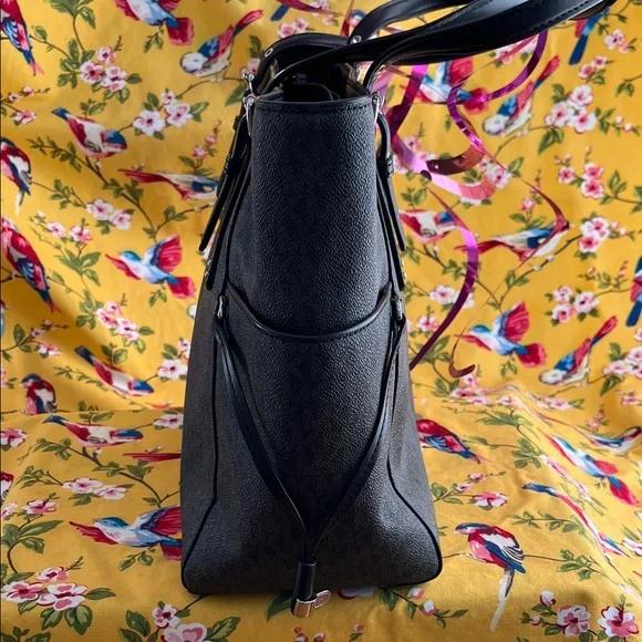 Michael Kors Voyager East West Tote - Picture 3 of 10